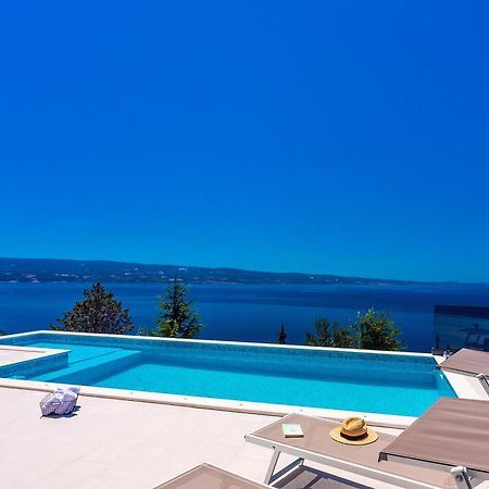אומיס Villa Belvedere With Heated Pool, Billiards, Media Room, Sea Views,10 Pax מראה חיצוני תמונה