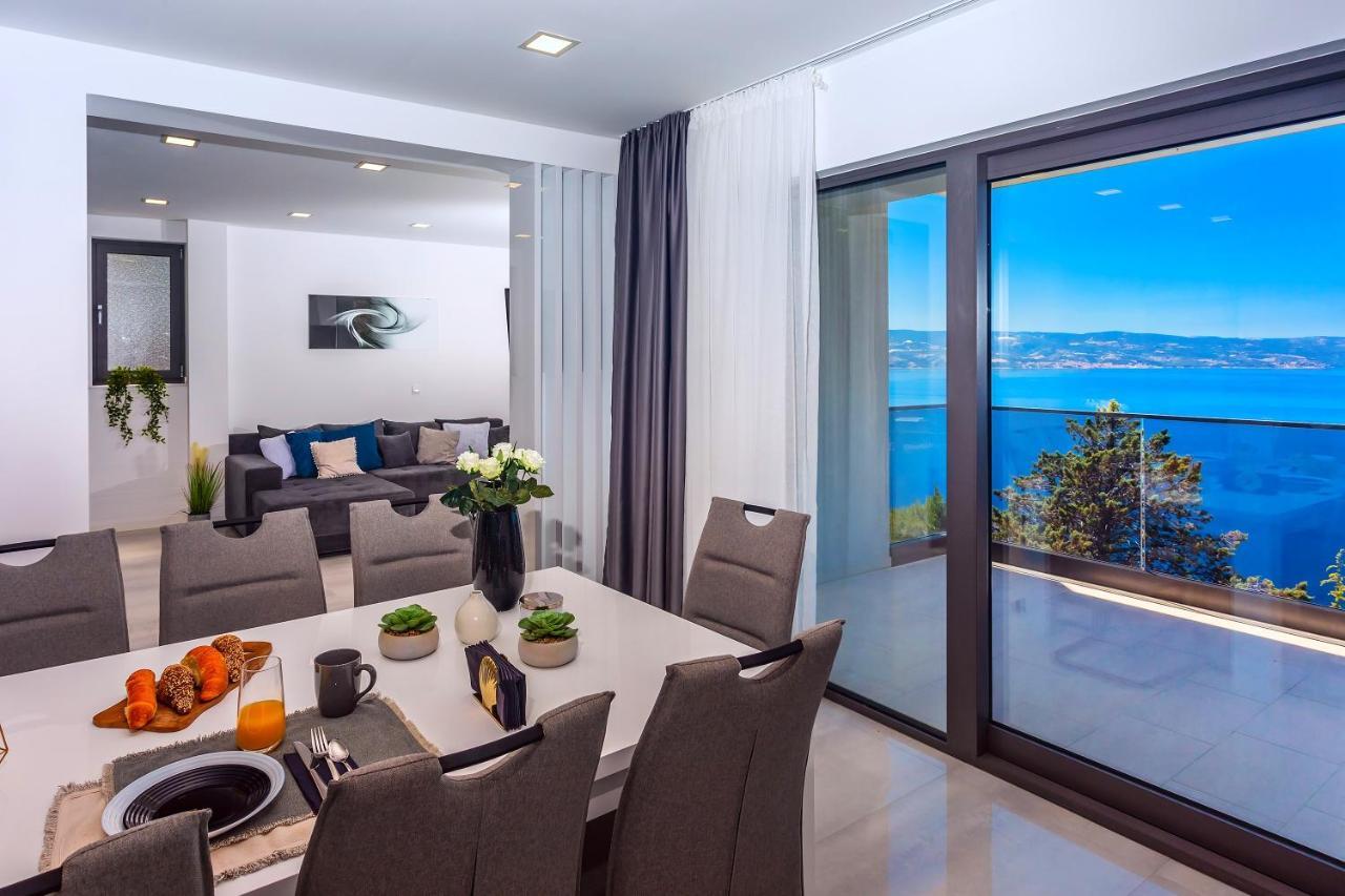 אומיס Villa Belvedere With Heated Pool, Billiards, Media Room, Sea Views,10 Pax מראה חיצוני תמונה