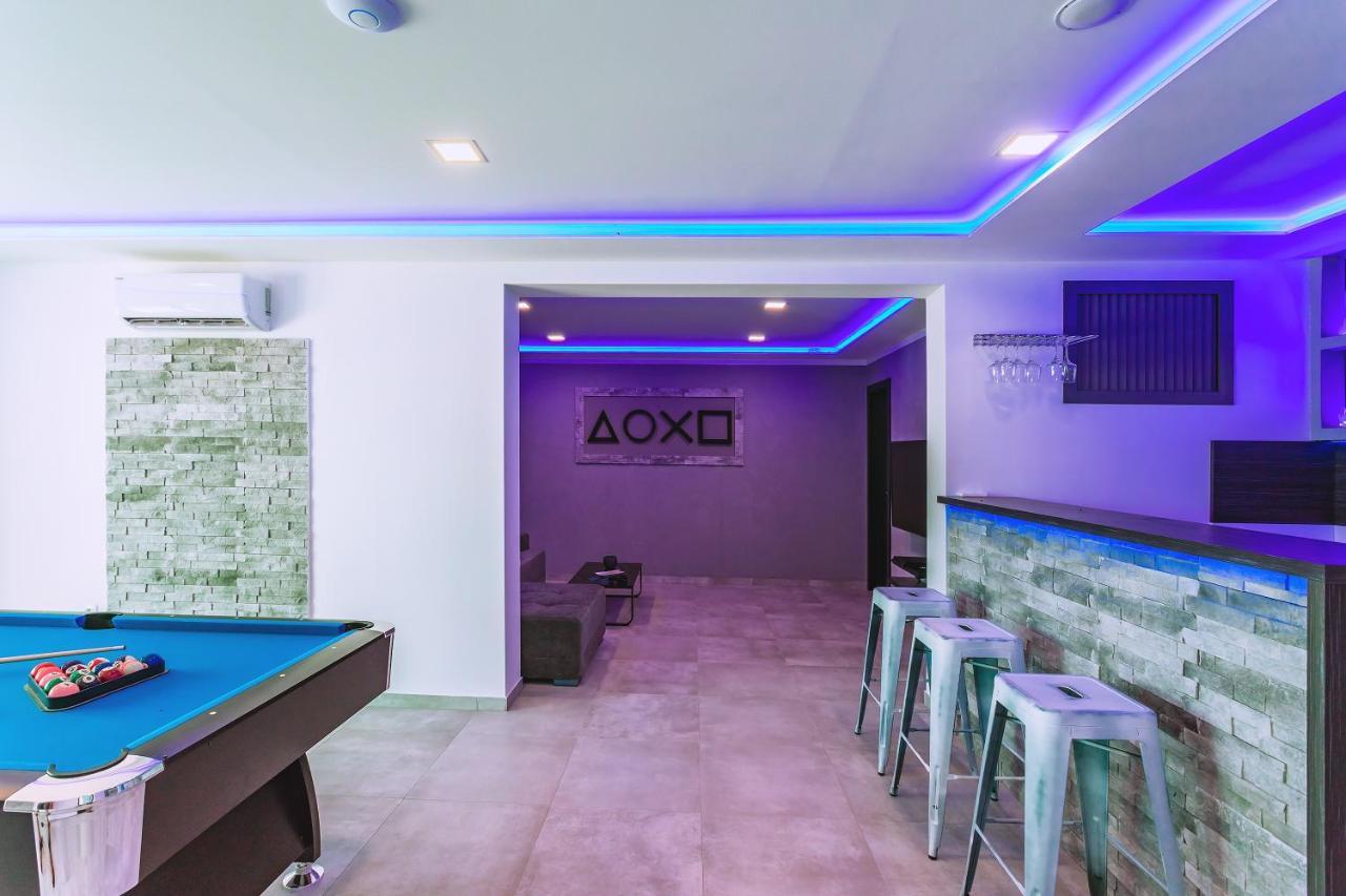 אומיס Villa Belvedere With Heated Pool, Billiards, Media Room, Sea Views,10 Pax מראה חיצוני תמונה