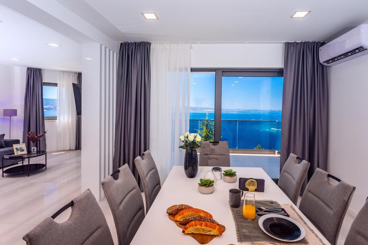 אומיס Villa Belvedere With Heated Pool, Billiards, Media Room, Sea Views,10 Pax מראה חיצוני תמונה