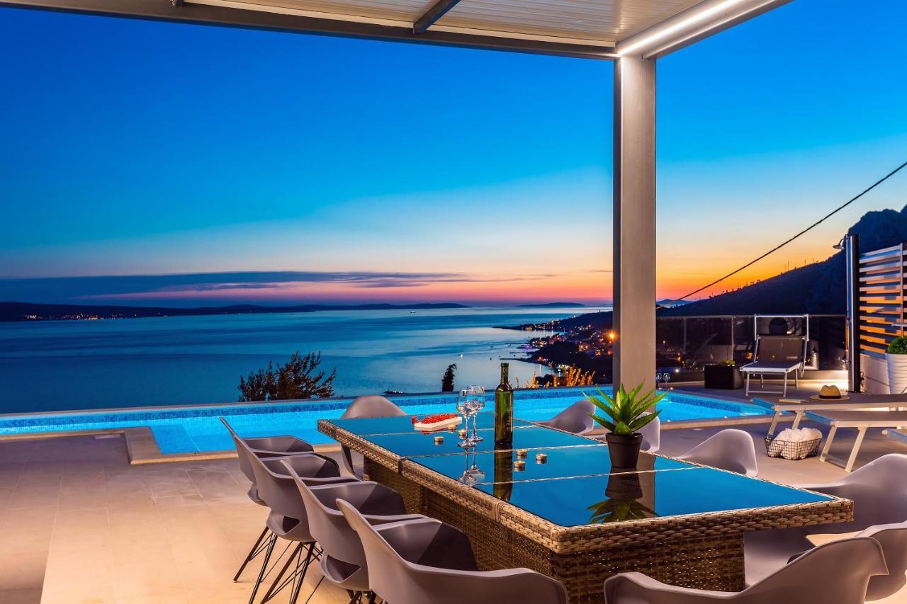 אומיס Villa Belvedere With Heated Pool, Billiards, Media Room, Sea Views,10 Pax מראה חיצוני תמונה