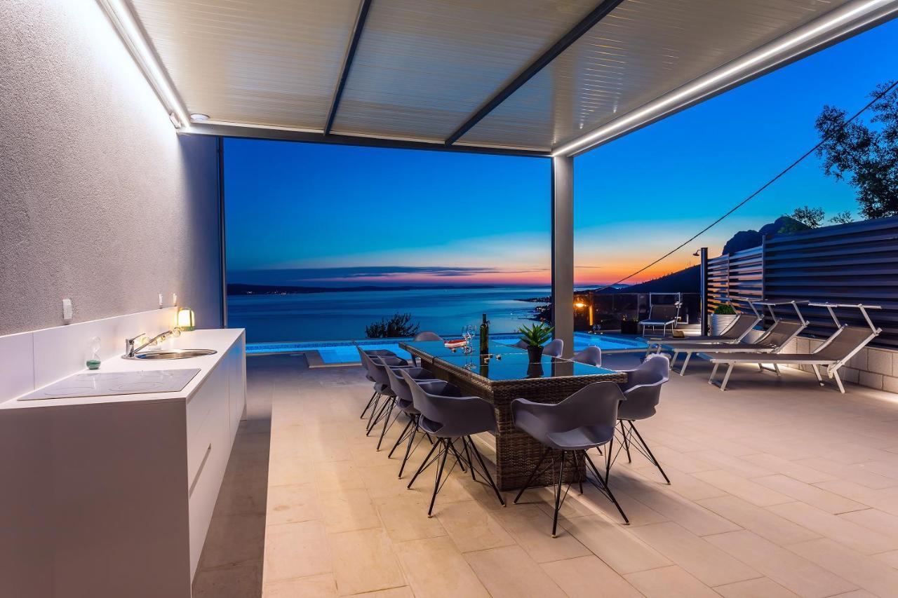 אומיס Villa Belvedere With Heated Pool, Billiards, Media Room, Sea Views,10 Pax מראה חיצוני תמונה