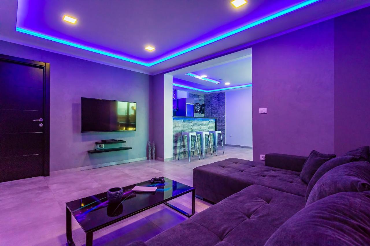 אומיס Villa Belvedere With Heated Pool, Billiards, Media Room, Sea Views,10 Pax מראה חיצוני תמונה