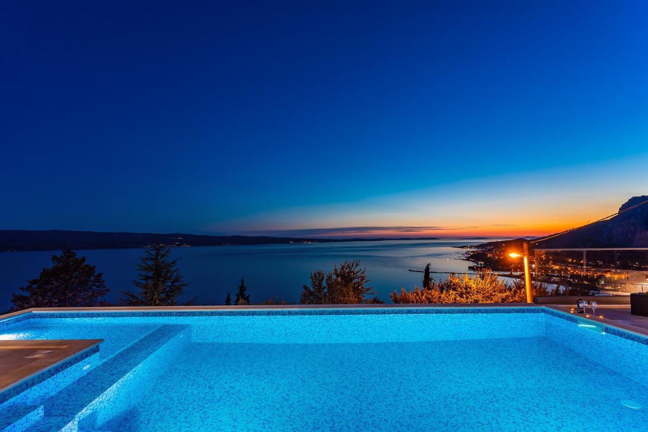 אומיס Villa Belvedere With Heated Pool, Billiards, Media Room, Sea Views,10 Pax מראה חיצוני תמונה