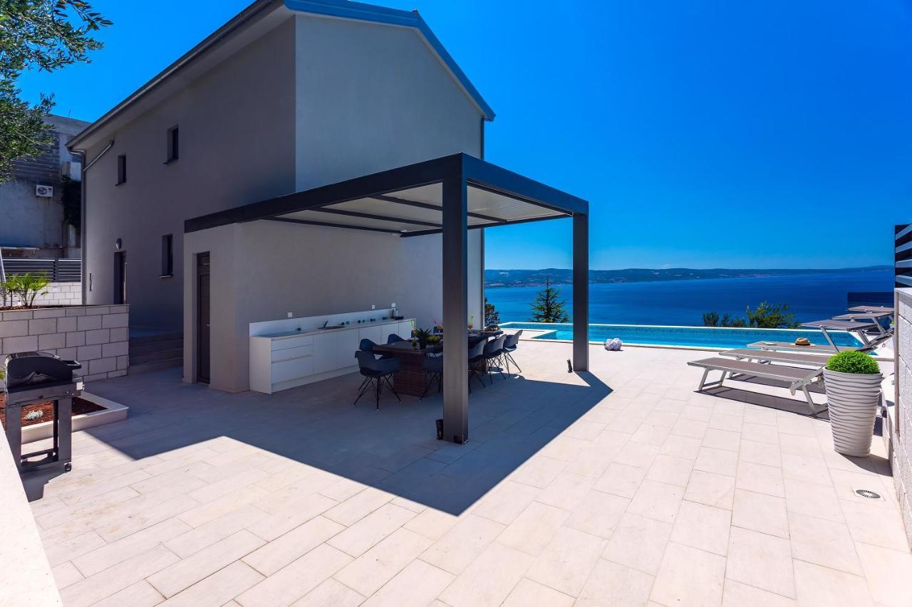 אומיס Villa Belvedere With Heated Pool, Billiards, Media Room, Sea Views,10 Pax מראה חיצוני תמונה