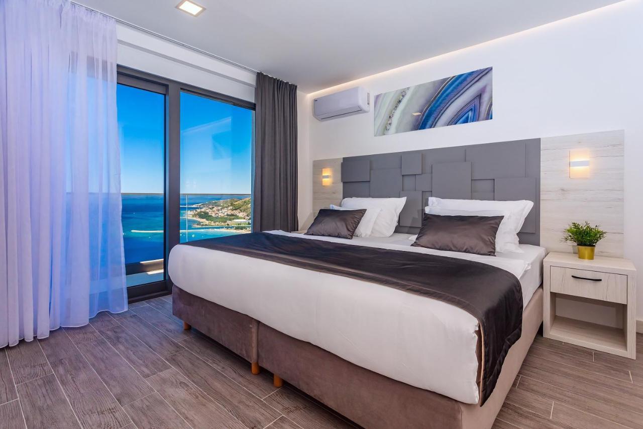 אומיס Villa Belvedere With Heated Pool, Billiards, Media Room, Sea Views,10 Pax מראה חיצוני תמונה