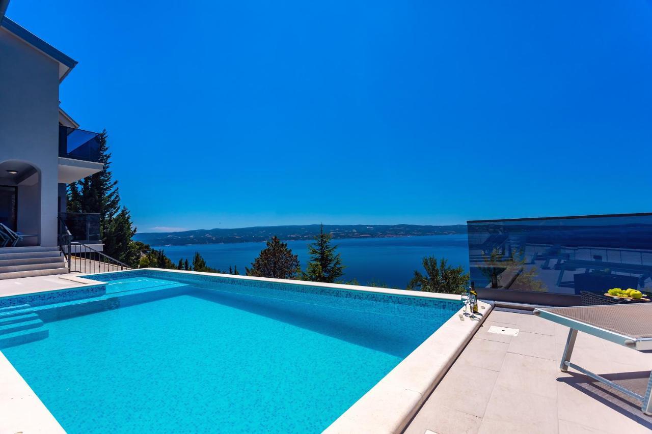 אומיס Villa Belvedere With Heated Pool, Billiards, Media Room, Sea Views,10 Pax מראה חיצוני תמונה