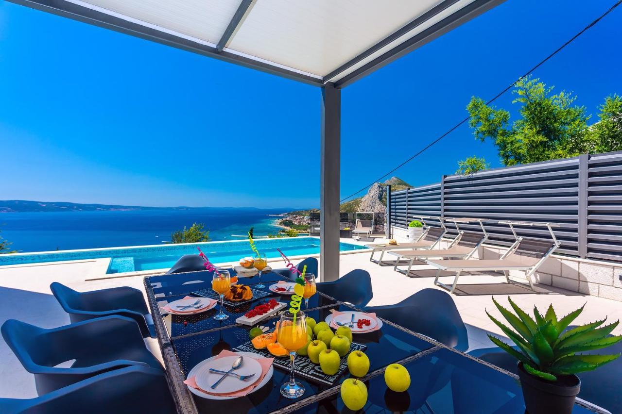 אומיס Villa Belvedere With Heated Pool, Billiards, Media Room, Sea Views,10 Pax מראה חיצוני תמונה