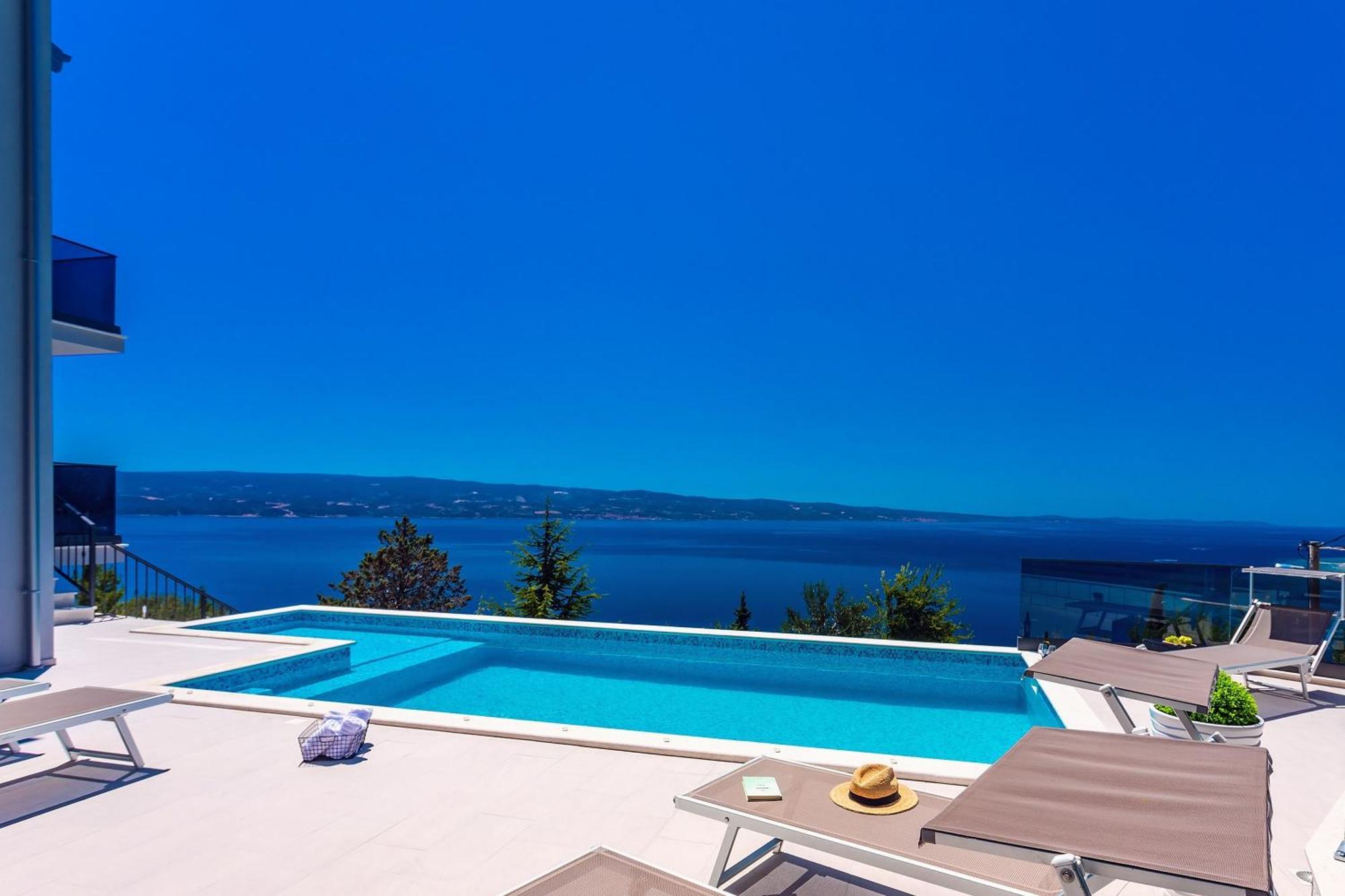 אומיס Villa Belvedere With Heated Pool, Billiards, Media Room, Sea Views,10 Pax מראה חיצוני תמונה